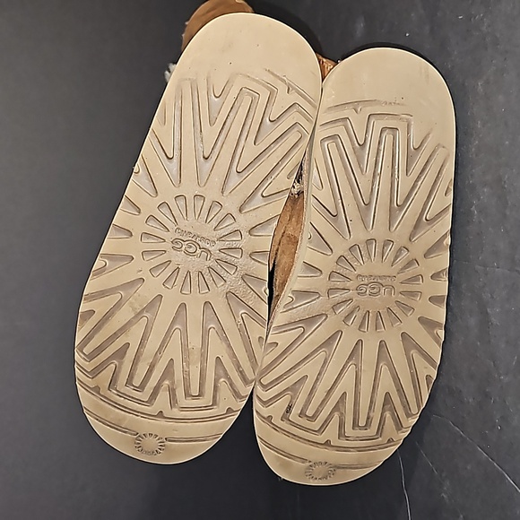 UGG Bailey Button Triplet II Boot in Chestnut Suede S/N 1962 Size 5 F100111 - Picture 9 of 14